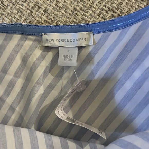 NWT NY & Company Striped One Shoulder Bow Top - Picture 7 of 13